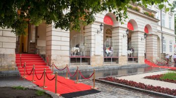Прокуратура вимагає розірвати оренду ресторану у Ратуші Львова