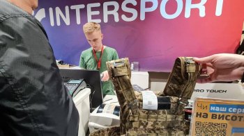 Безкоштовні бронежилети від львівських волонтерів продаються в Епіцентрі (фото)