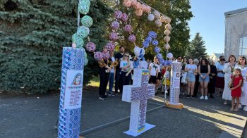 Майстриня з Львівщини встановила пʼять рекордів з вишивки