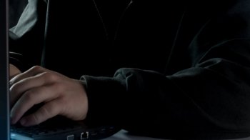 Поліцейські Львівщини розповіли про популярні схеми шахрайства та як від них вберегтися