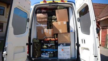 "Швидкі", бус та медикаменти: Львівщина відправила допомогу на передову