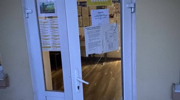 Розбив двері міськради та продовжив бешкетувати: у Ходорові затримали зловмисника