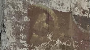 У Львові на стіні будинку помітили радянський герб: містяни вимагають замалювати комуністичний символ