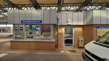 Суд поновив на посаді ще одного львівського митника підозрюваного у хабарництві