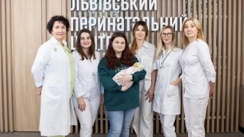 Немовля з рідкісною патологією кишківника виходили лікарі у Львові