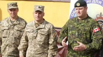 Багаторічного начальника Міжнародного центру миротворчості на Львівщині звільнили з посади