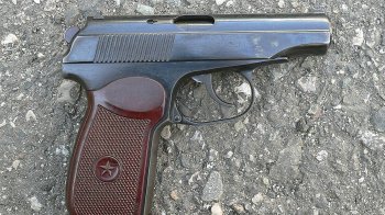 На Львівщині чоловіка судили за незаконне зберігання зброї: він стверджує, що знайшов пістолет у Ніжині