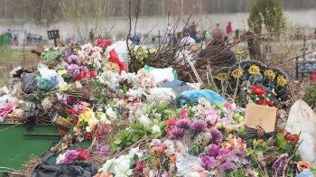 Чому не можна нести штучні квіти на цвинтар