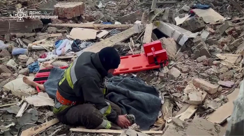 На Харківщині росіяни вбили дружину рятувальника: вогнеборець поїхав на виклик і опинився на згарищі власного дому