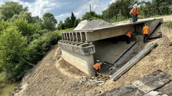 На Львівщині почали будувати міст замість пошкодженого повінню 15 років тому