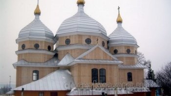 На Львівщині місцеві мешканці власним коштом ремонтують 130-річну церкву 