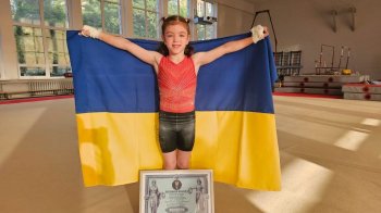 6-річна гімнастка Регіна Абрамова зі Львівщини встановила світовий рекорд на перекладині