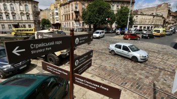 Через оновлення складного перехрестя у Львові трамваї курсують зі змінами