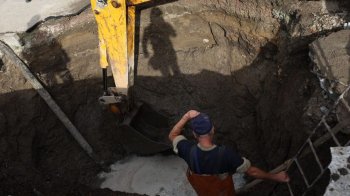 Ліквілація аварії  в районі вулиць Новознесенської – Метлинського.