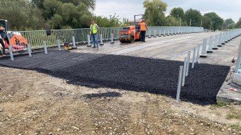 Зруйнувала повінь 16 років тому: на Львівщині завершують ремонт мосту