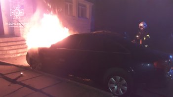 У Червонограді вночі вщент згорів автомобіль Audi