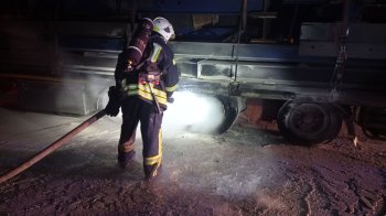 Під час руху із коліс почав вибиватись чорний дим: на Львівщині горів автомобіль