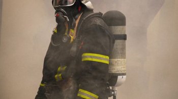 У Львові горіла квартира в багатоповерхівці: рятувальники вивели на свіже повітря 80 людей