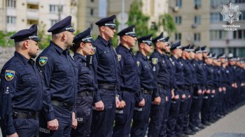 Львівські патрульні рятували лісоруба, якому гілка впала на голову (відео)
