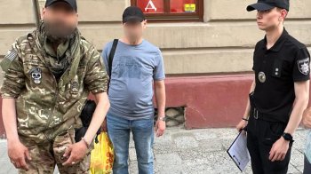 У Львові шахрай прикидався пораненим військовим і збирав гроші