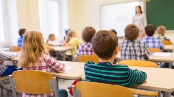 Школам Львівщини рекомендують обрати форму навчання з огляду на наявність укриття