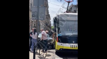 У центрі Львова затори через ДТП, рух трамваїв призупиняли (відео)