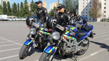 Їздив без номерних знаків та з перебитими агрегатами: мотопатруль Львова зупинив 19-річного мотоцикліста