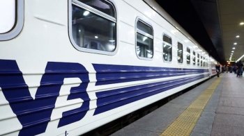 Через ремонти на коліях затримуються декілька потягів