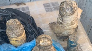 Фото банок зі ртуттю, які знайшов львів'янин