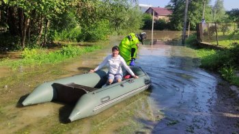 Підтоплені будинки та господарства: на Івано-Франківщині ліквідовують наслідки негоди