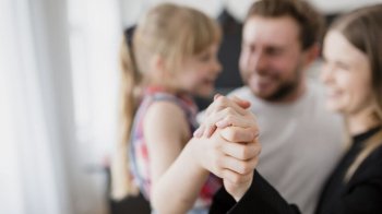 У львівські будинки сімейного типу влаштували двох дівчаток-підлітків