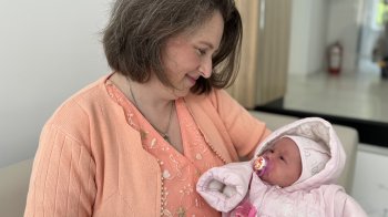 Віра Войтків з новонародженою донькою