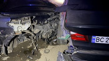 Пʼяна водійка BMW врізалась у припаркований автомобіль у Львові та втекла