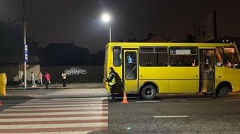 У Львові маршрутка збила літню жінку