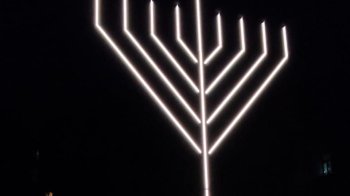 У Львові на місці колишньої синагоги встановили Ханукію