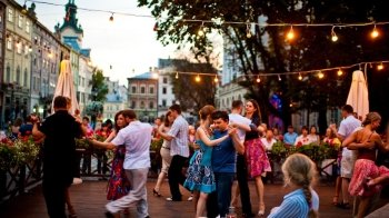 Львів'ян запрошують на танцювальний флешмоб перед Оперним театром