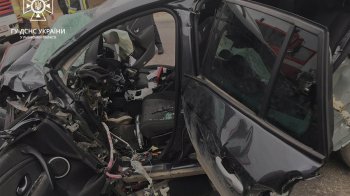 У ДТП під Львовом Renault Megane зіткнувся з вантажівкою, є травмовані