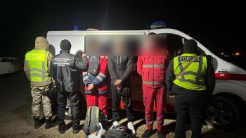 Львів’янин намагався на “швидкій” провезти за кордон двох ухилянтів
