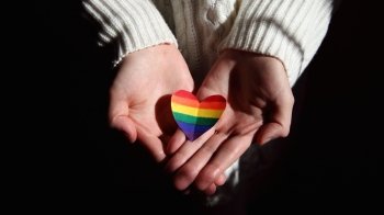 Гомосексуальність — це (не) хвороба: руйнуємо 6 міфів про ЛГБТК(ІА+)