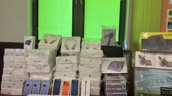 В Угринові митники знайшли в сховку автобуса 68 незадекларованих гаджетів