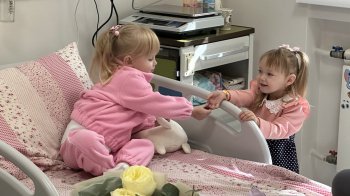 Лікарі Львова одночасно пересадили нирки від одного донора двом дітям
