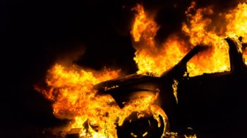 В Жовкві діти підпалили авто, граючись сірниками: матір 7-річного хлопця оштрафували