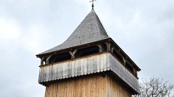 На Львівщині відреставрували унікальну 400-річну дерев’яну дзвіницю