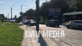 У Львові жінка потрапила під колеса фури (фото)