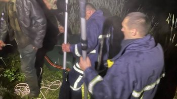 На Стрийщині надзвичайники врятували чоловіка, який опинився посеред озера