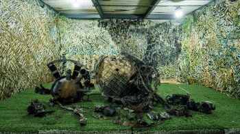 СБУ показала журналістам уламки нової російської ракети “Орешник”