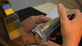 Суд на Львівщині виніс вирок жінці з інвалідністю за шлюб з ухилянтом