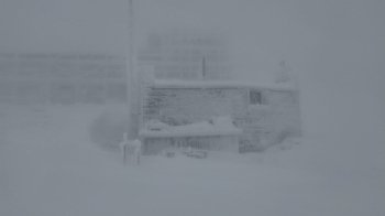 Багато снігу та мороз: рятувальники показали, як замело Карпати