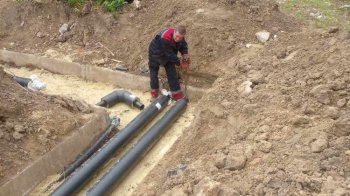 Старі труби експлуатувалися вже 57 років: у Львові на вулиці Медової Печери прокладають нову тепломережу