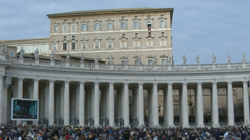 Папа Франциск помолився за Україну в тиші (відео)